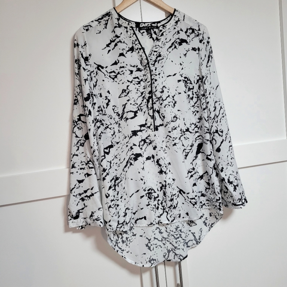 ✨️3 For $30✨️Como Black Blouse - Black & White (M)